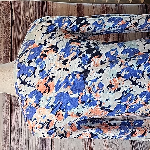 CHICO'S ABSTRACT COTTON-BLEND CROSSOVER SLUB TEE - Picture 6 of 10